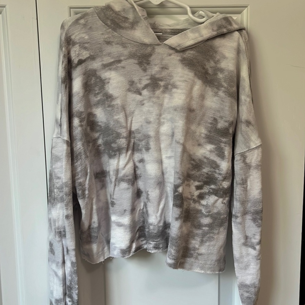 Old navy girl’s gray  knit hoodie. Size M (8).